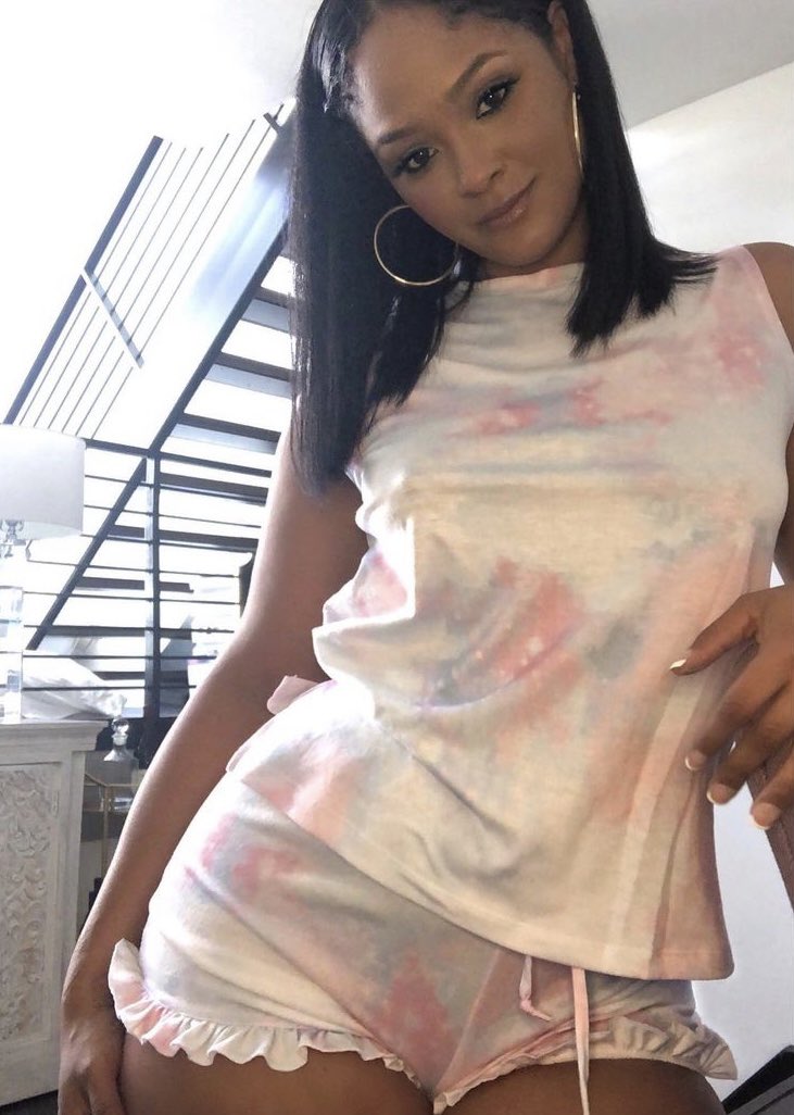 SummerJay808's tweet photo. More issues than Vogue, less apologies 😈 https://t.co/34YaGyX1V3