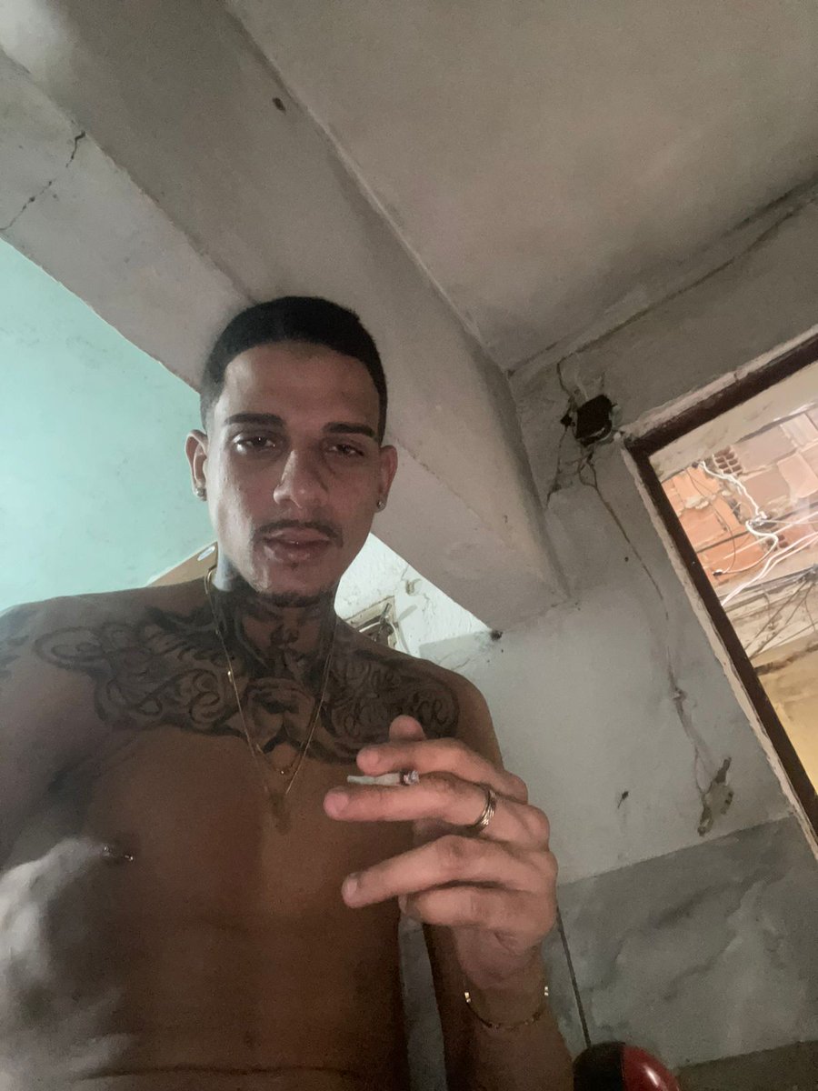 LeonardoAless18's tweet photo. Jogadão pelo manguinhos 🎈🤪✨🔞 https://t.co/9mQ5EpgVzb