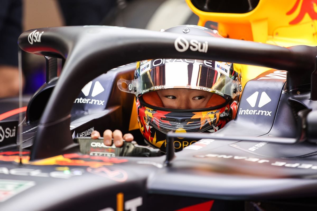 IHadjar_fans's tweet photo. 🏁 Red Bull a terminé ses deux journées de tests Pirelli à Barcelone !
Yuki a réalisé le meilleur temps de la journée en 1:14.055, avec 116 tours effectués aujourd’hui au volant de la RB21.
#F1Testing https://t.co/1IHnWHdXad