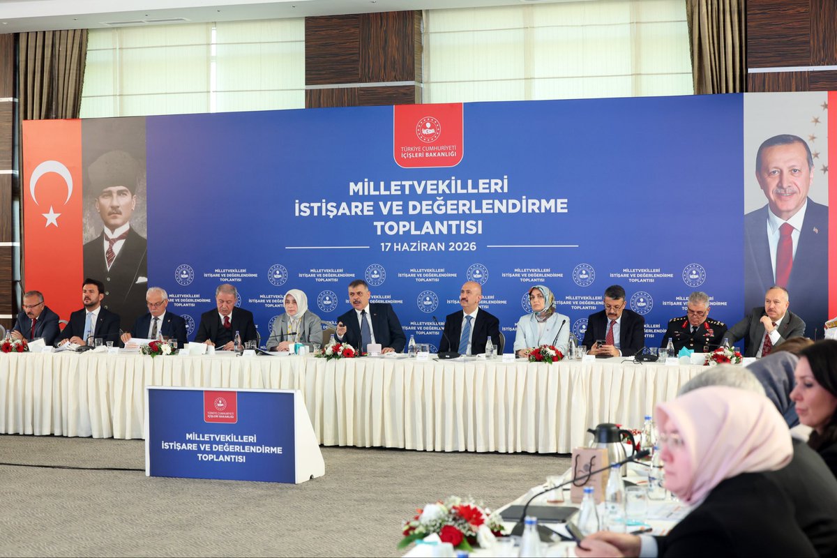 avosmanzabun's tweet photo. İçişleri Bakanımız Sayın Mustafa Çiftçi’nin ev sahipliğinde gerçekleştirdiğimiz istişare toplantısında 
-Dereboğazı yolu trafik denetim çalışmalarına ilişkin 
-Göçmen işgücü çözümlerine ilişkin
-İlimizdeki asayiş verimliliğinin artırılmasına ilişkin https://t.co/z7DBBBQagG