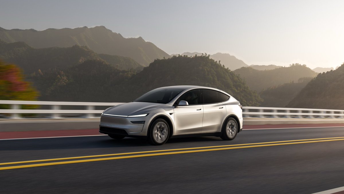 Niklas_1E's tweet photo. Hi @elonmusk !

A lot of people in Europe are waiting for the Model Y L 😌

As far as I know, it’s been type-approved for the EU for quite some time now. When will it be available for order?

@larsmoravy @AndrThie @Tesla @teslaeurope @gigafactories https://t.co/FBiVoexDLB