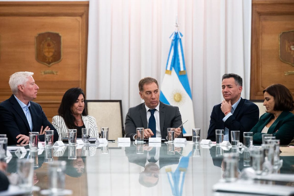 MSoleCarrizo's tweet photo. Hoy, junto a diferentes  intendentes y jefes comunales de la provincia, nos reunimos con el ministro @diegosantilli y los diputados @BornoroniG y @laurmachado para avanzar en una agenda federal para el desarrollo de Córdoba. https://t.co/bHJZ09Lgn1
