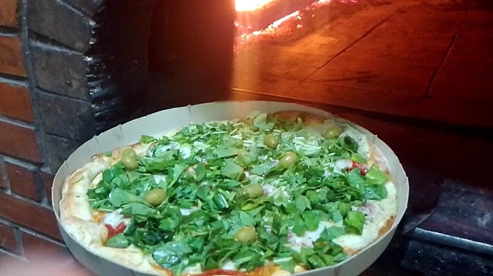 SanGenaro's tweet photo. Tomate Seco c/ Rúcula. 4790-6006 ou Whats 11-99841-9081. Forno à lenha. Mais de 100 tipos de pizzas c/ ou s/ borda de catupiry, cheddar ou chocolate, lanches c/ hambúrguer artesanal de 150g e beirutes sensacionais, em pão sírio artesanal, c/ maionese caseira. #SanGenaro https://t.co/nz9UKam2g9