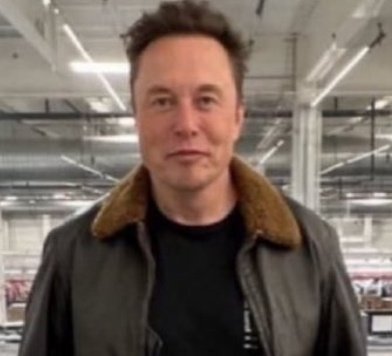 144roxyrose's tweet photo. Elon life~This Connection Between Us Isnt Normal

I believe these are your thoughts &amp; feelings. I also know that you are a busy man &amp; your team made this vid for you

Bc you hv to constantly talk about your Big Rocket, while daydreaming about supermodels? 
https://t.co/D6FIGDRx4F https://t.co/WG3ZwALfEc