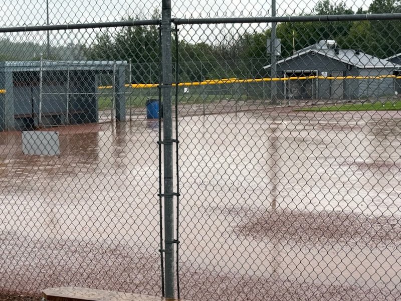 SAMSPA_StAlbert's tweet photo. The Meadowview Diamonds are closed today.

#samspa #samspacommunity #stalbert #mensslowpitch #rain https://t.co/ntmJlPDAu7