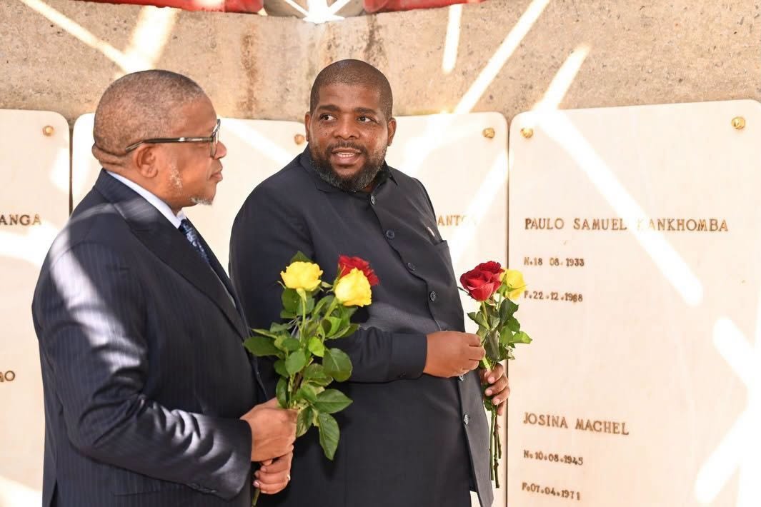 NFrelimo's tweet photo. Reforço dos laços de amizade e cooperação entre a FRELIMO e o ANCO encontro entre o Presidente da FRELIMO e Presidente da República, Daniel Francisco Chapo, e o Secretário-Geral do African National Congresso.
#FRELIMO #ANC #Cooperação #Amizade #Moçambique #ÁfricaDoSul 🇲🇿🇿🇦 https://t.co/FFOaqwygFk
