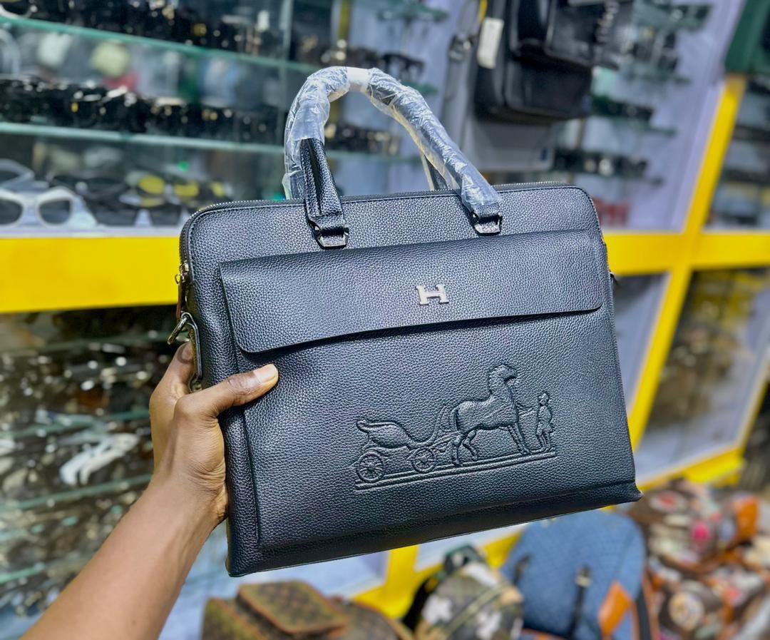 Fees__empire_'s tweet photo. Laptop bags 
🏷️N40,000
📍Kaduna https://t.co/Y4bwDALnBH
