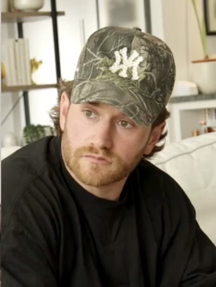 esteco2's tweet photo. West could have picked ANY baseball cap to wear to see Kyle. But of course he picked the one that Kyle’s ex wife wore to that game where the photos went viral. Everything this asshole does is intentional. Nothing is a coincidence #SummerHouse https://t.co/xYyn1MitMR