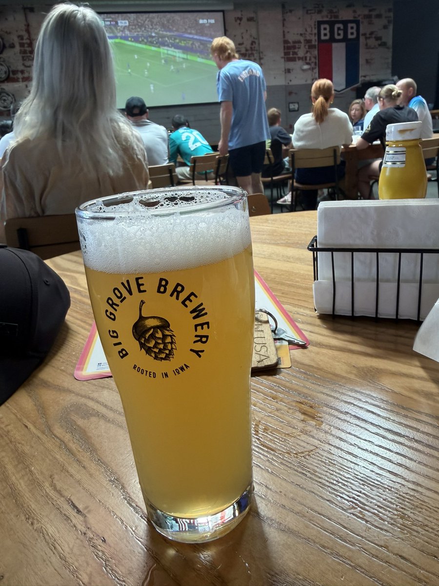 LUFC1992_v2's tweet photo. (Sorry for the beer spam!)

Beer 15 of the World Cup trip

An Easy Eddy from Big Grove Brewery

📍 Big Grove Brewery &amp; Taproom, Des Moines https://t.co/nxgv07WBOy
