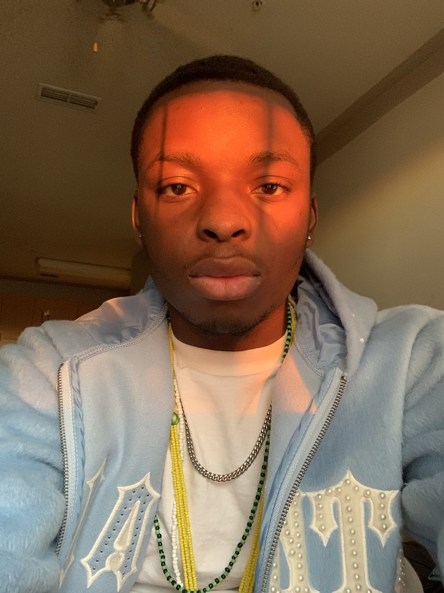 ItsjusquaChill's tweet photo. Been kicking it by myself that shit brought me back mentally￼￼📿💰 https://t.co/7xbxpXAU2A