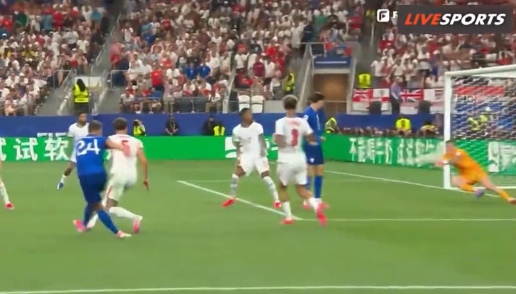 BubeCassy's tweet photo. Pickford saves Pasalic’s attempt!
England survives!
#worldcup #croatia #englnd #engcro https://t.co/5lSraTd3v5