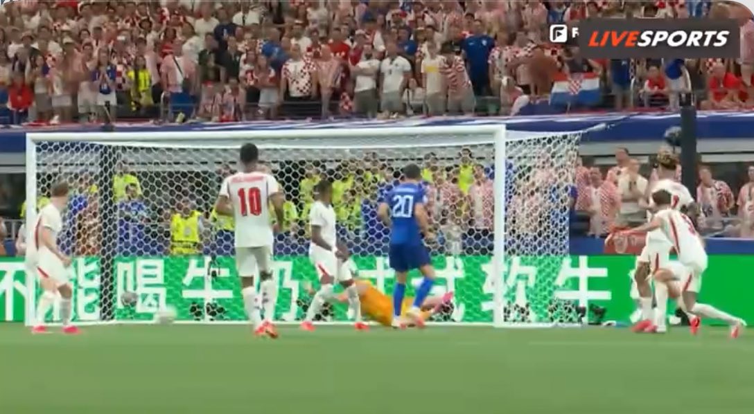 BubeCassy's tweet photo. Pickford saves Pasalic’s attempt!
England survives!
#worldcup #croatia #englnd #engcro https://t.co/5lSraTd3v5