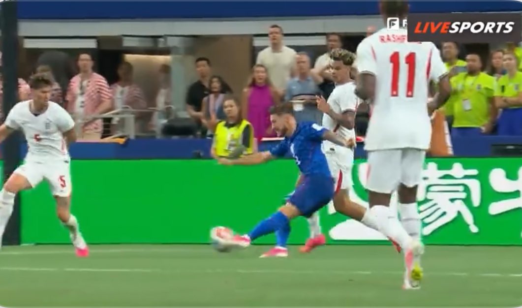 BubeCassy's tweet photo. Pickford saves Pasalic’s attempt!
England survives!
#worldcup #croatia #englnd #engcro https://t.co/5lSraTd3v5