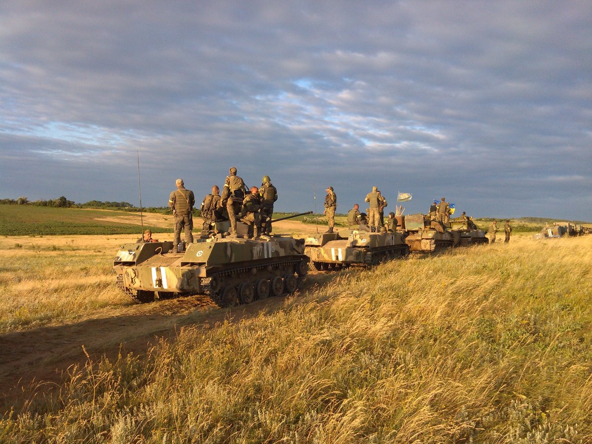 doctoradmiral's tweet photo. 𝗝𝘂𝗻𝗲 𝟮𝟬𝟭𝟰
A Battalion Tactical Group of the 25th Airborne Brigade in the great border steppe prepares to move out as part of Ukraine's offensive to re-take control of the Donbas border. https://t.co/FEe3Zi27F8