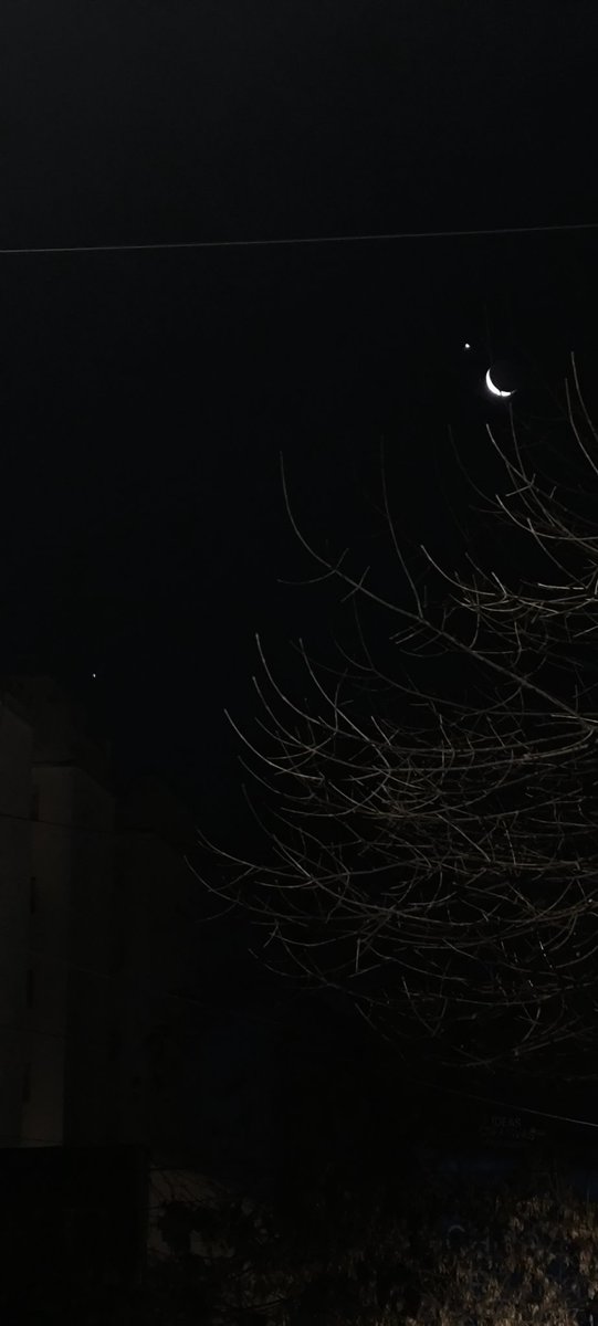 Estef_ciencia's tweet photo. Salgan YA a ver a Venus junto a la Luna y más abajo, Júpiter. ❤️ https://t.co/999Tb9WKb7