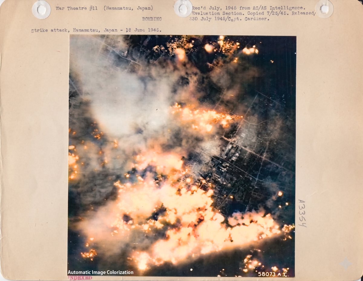 hwtnv's tweet photo. 81年前の今日。1945年6月18日，浜松・四日市空襲。浜松において死者1720人・焼失家屋15,400戸。四日市において死者736人・負傷者1500名・行方不明63人・被災者47,153名・焼失家屋11,390戸。アメリカ軍が撮影した写真をカラー化したもの。 https://t.co/qoIzHxvkEv
