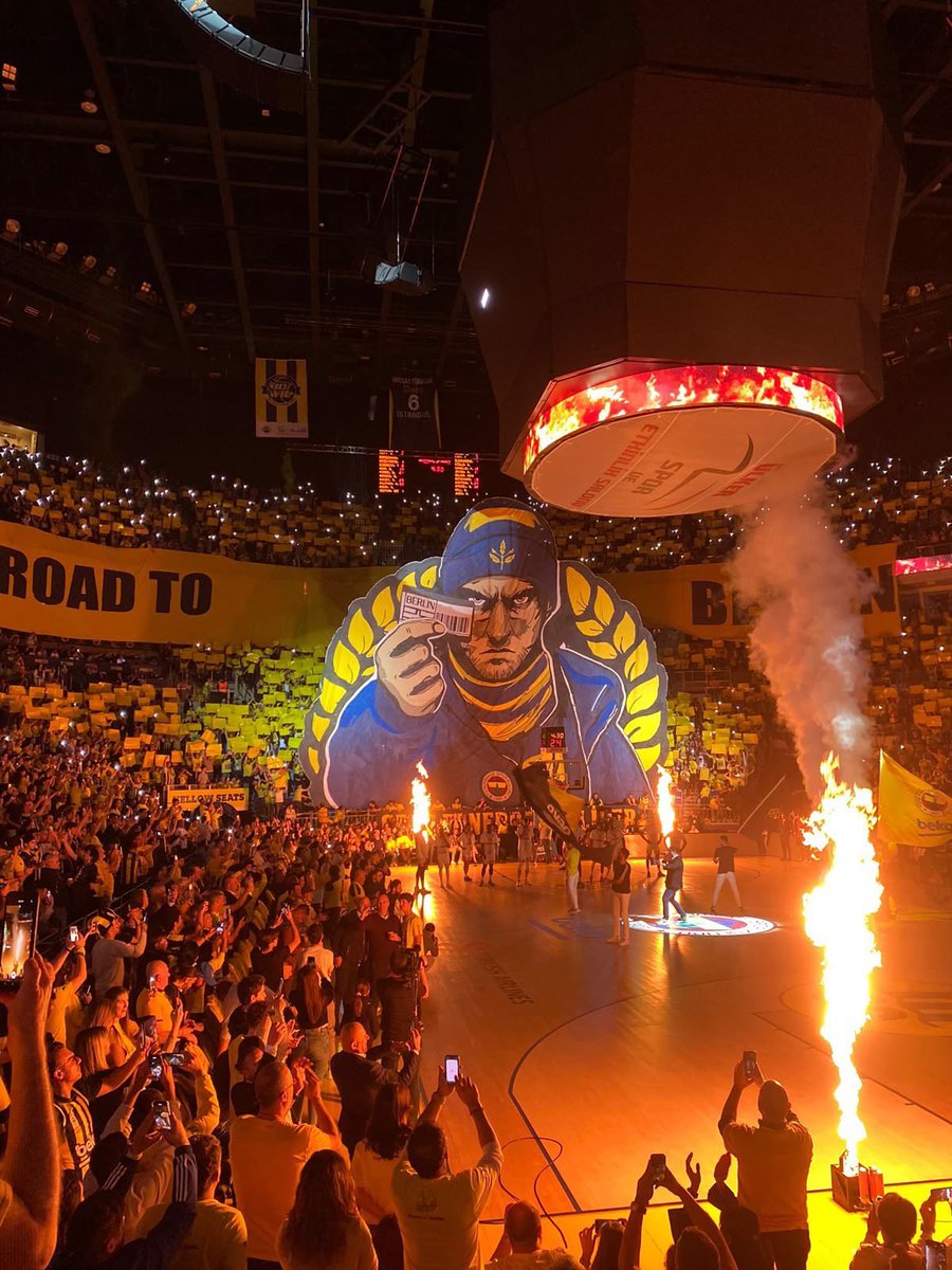 BurcBahar's tweet photo. Dünyanın en güzel takımı 💛💙 https://t.co/xqbabcoMXO