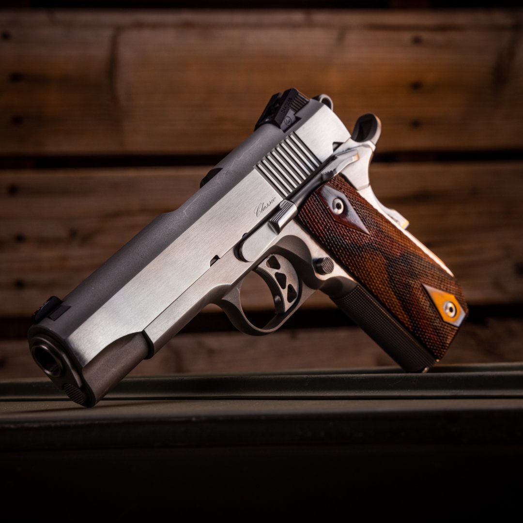 DanWessonUSA's tweet photo. The Dan Wesson Commander Classic understands that good taste rarely needs to announce itself. https://t.co/3NdbNmiQlW