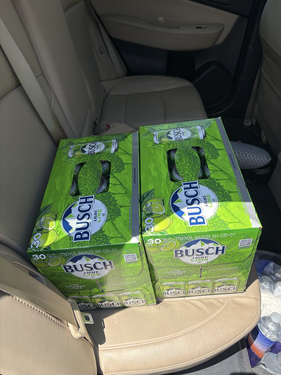 dhawklancer's tweet photo. Now it’s officially summer baby! @BuschBeer https://t.co/z9k4ngFVGa