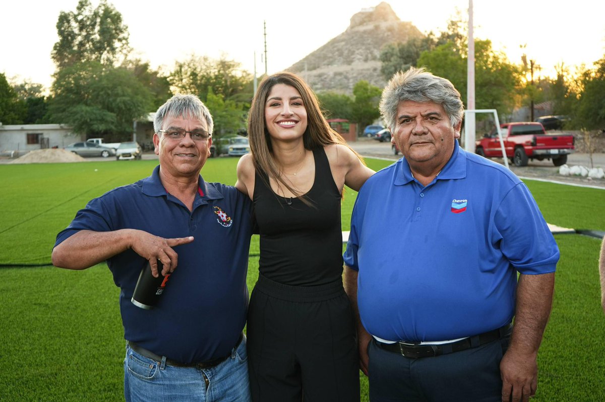 PaulinaOcanaE's tweet photo. Aquí hay una prueba más de que cuando sociedad y gobierno hacen equipo, hay resultados. 🤝⚽️✨

Anduvimos con nuestros amigos veteranos supervisando esta cancha rehabilitada por nuestro gobernador @AlfonsoDurazo en Hacienda de la Flor, un espacio que hoy vuelve a ser punto de encuentro para el deporte, la convivencia y las familias hermosillenses.