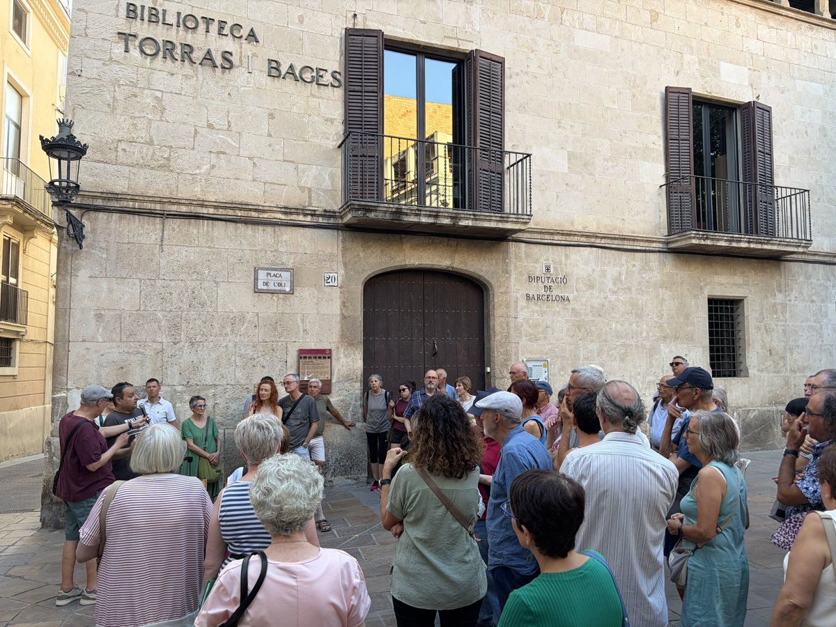 ComissioMemoria's tweet photo. Ruta per la Vilafranca de la Guerra Civil.

Un trajecte per recuperar la memòria històrica d’un període clau de la vida del país i de la vila.

Amb el @SalvadorCampama hem recorregut els carrers i llocs que van ser escenari de la Guerra Civil. https://t.co/mPaWgX0CtS