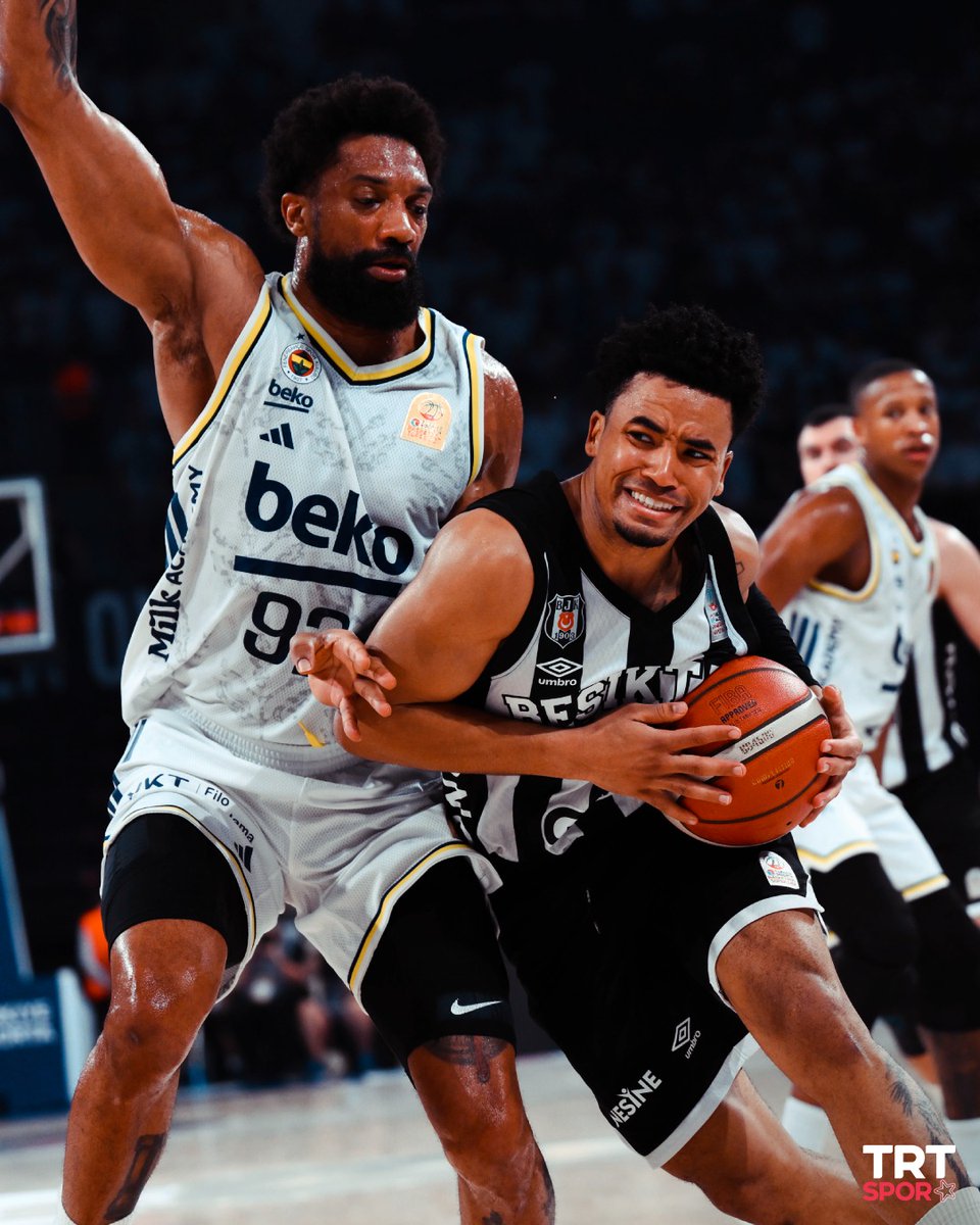AybarsHunalp's tweet photo. 🟡🔵 Fenerbahçe Beko finalde 2-1 öne geçti

🏀 Sarı lacivertliler, Türkiye Sigorta BSL play-off final serisi üçüncü maçında deplasmanda Beşiktaş GAİN'i 71-82 yendi.

📌 Eşleşmenin dördüncü maçı 19 Haziran'da yine Sinan Erdem'de oynanacak. https://t.co/oBeOPhf5dq