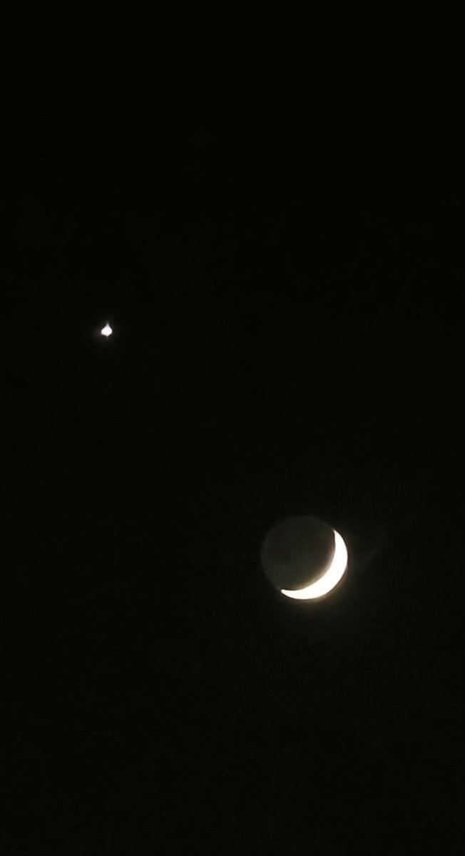 CemSarac01_'s tweet photo. Ay bu akşam başka güzel. Kendine yakışanı bulmuş :))) #moon https://t.co/B2epm0q8kl