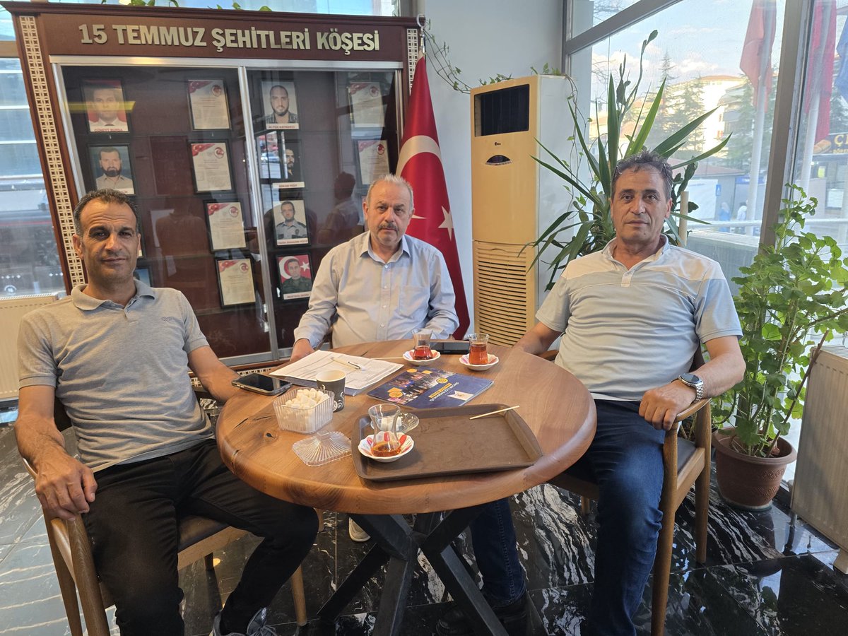 SincanAkParti's tweet photo. Saraycık Mahallesi, Atatürk Mahallesi, Fevzi Çakmak Mahallesi ve Akşemseddin Mahallesi haftalık olağan komisyon toplantılarını gerçekleştirdiler. https://t.co/XI3IHu026l
