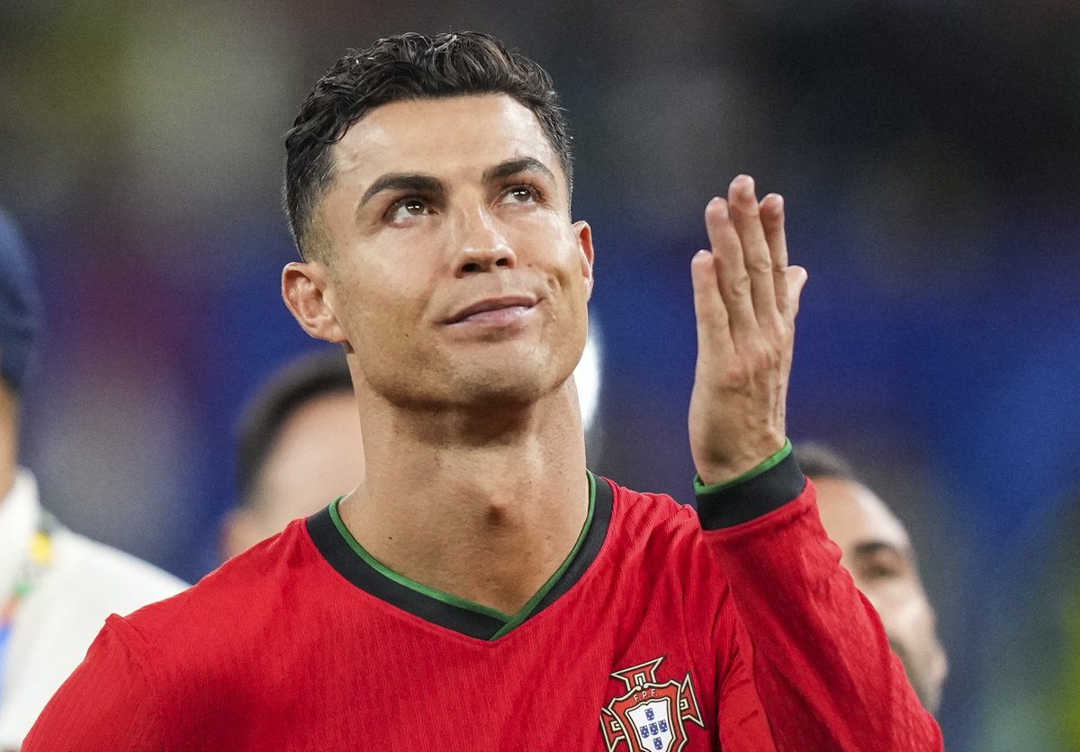 ChalkboardHQ's tweet photo. DID RONALDO SELL YOUR SLIP??

I’m sending Respawn Cards to 10 people who do the following:   

🔻 Like + Repost 
🔻 Follow @ChalkboardHQ
🔻 Reply with a pic of your losing entry https://t.co/PtyZcQkD9Z