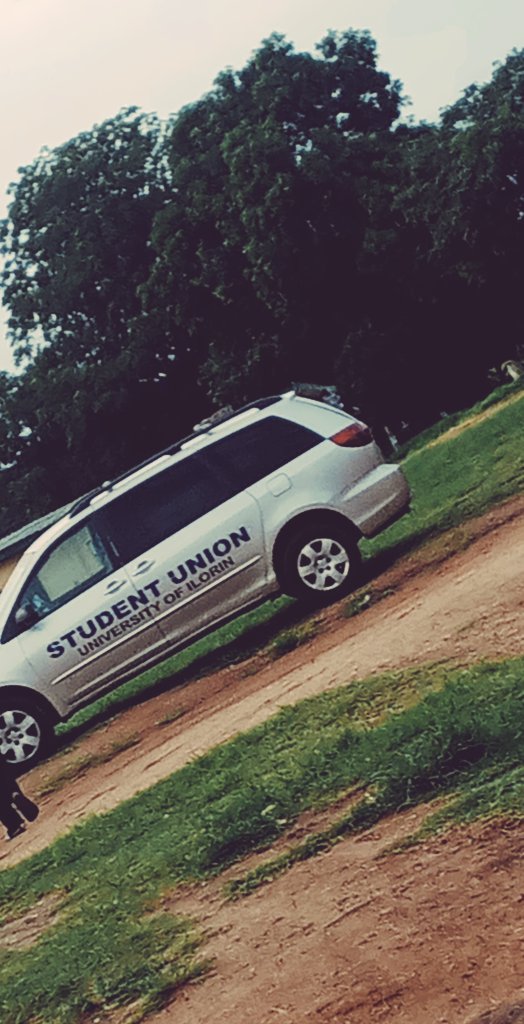 AzeezRidwanOl11's tweet photo. So na ZEED go dey drive this car now 🙄😑

#pressnight26
#UCJUNILORINPressnight26
#Unilorindecides2026 https://t.co/6D2YWpcfgf