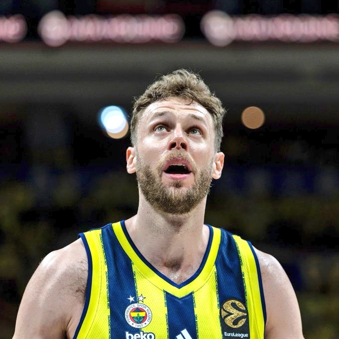 Yellowlegacy4m's tweet photo. MVP MVP MVP

Beşiktaş uzunlardan basketbol dersi verdi, hepsini tek başına sahadan sildi Nicolo Melli.

İşte Nicolo Melli'nin Beşiktaş Gain Karşısındaki İstatistikleri:

17 Sayı
13 Ribaund 
2 Asist
6/8 Serbest Atış
24 Verimlilik https://t.co/spvyh76Ydv
