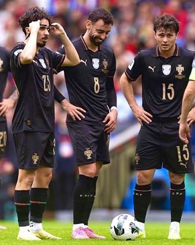 YulisRmcf's tweet photo. Hacen magia en sus clubes, pero en su selección no saben dar ni un pase https://t.co/zbv2Mkymc2