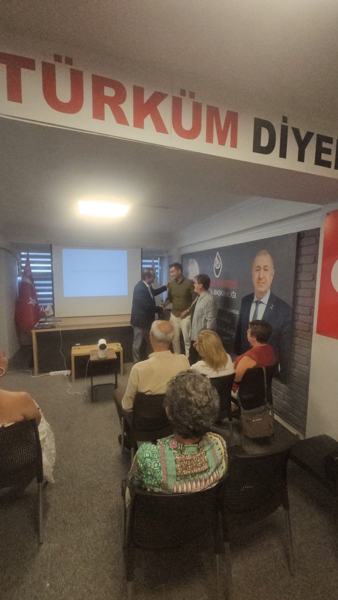 MSBezircilioglu's tweet photo. Zafer Partisi Balçova ilçe başkanlığımızın düzenlediği,  Gürcan Mallı hocamız tarafından gerçekleştirilen İletişim, İletişim Engelleri ve Çözüm Yöntemleri eğitimini İl Başkanlığımızda gerçekleştirdik. 
 
Gerek günlük hayatta, gerekse siyasette etkili iletişimin ne kadar önemli olduğunun bir kez daha altının çizildiği eğitimimizde, iletişim konusundaki pekçok önemli başlığı ele alan  eğitmenimiz ve partilimiz Gurcan Mallı’ya teşekkürlerimizi sunuyoruz.

Eğitimlerimiz devam edecek..

Zafer’e doğru adım adım..

@umitozdag 
@zaferpartisi 
@ZaferPartisi_35 
@balcovazafer35