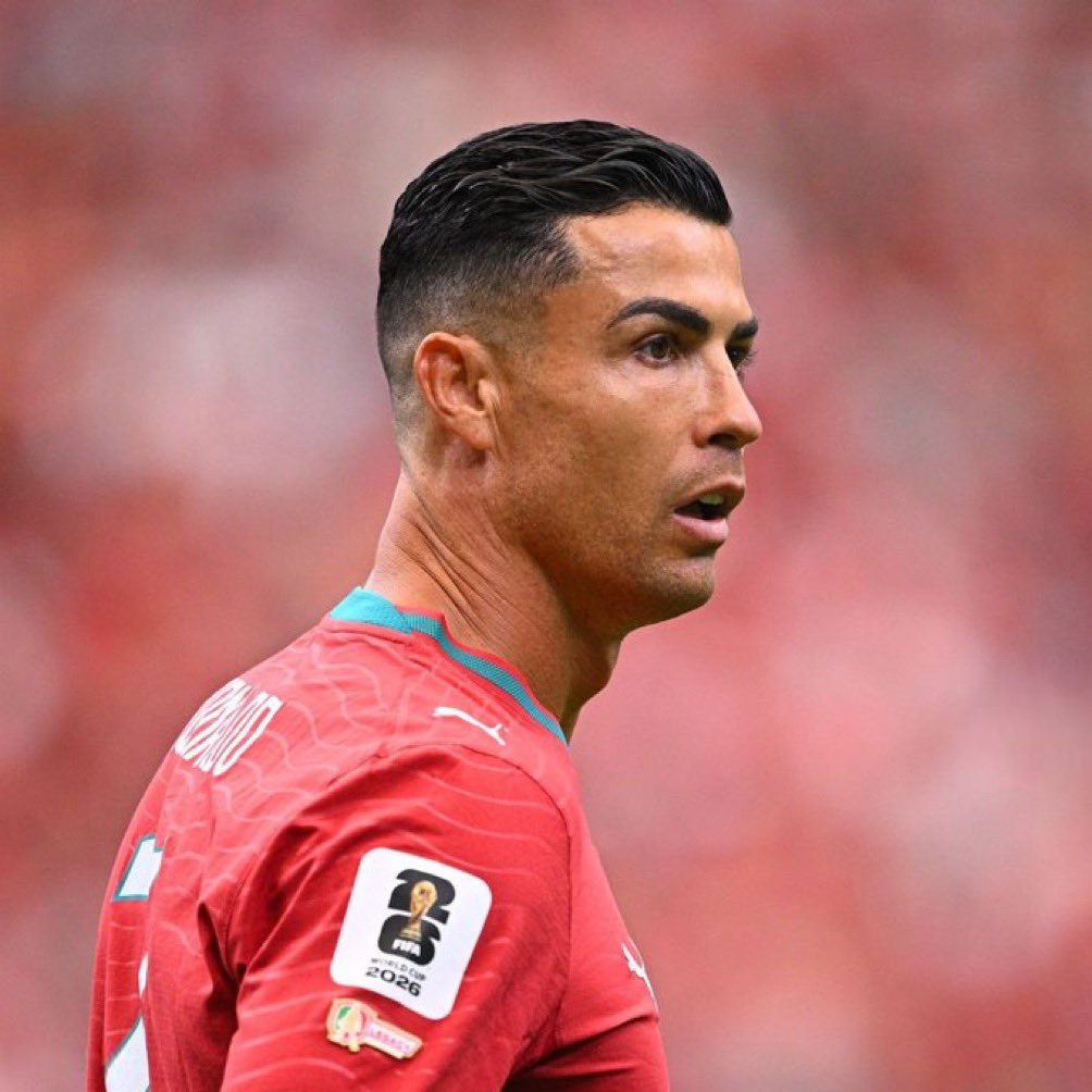 SpiderBanf's tweet photo. CRISTIANO RONALDO ES UNA LOCURA :

- 3 TIROS / 3 A LA LUNA
- REGATES REALIZADOS : 0
- 21 PASES EN 90’

MVP : MEJOR VIEJO PORTUGUÉS 🥇 https://t.co/4nqnRdeqYK
