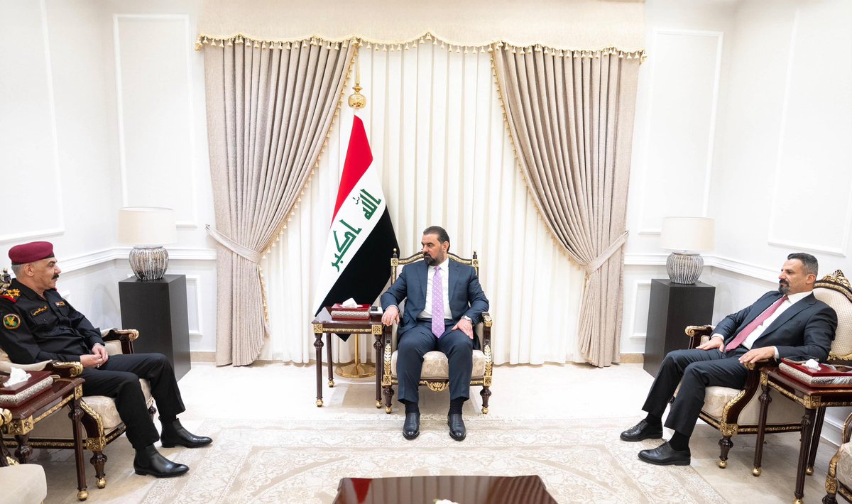 MOHaibet's tweet photo. رئيس مجلس النواب يستقبل رئيس جهاز مكافحة الإرهاب

استقبل رئيس مجلس النواب السيد هيبت الحلبوسي، اليوم الأربعاء، رئيسَ جهاز مكافحة الإرهاب الفريق أوَّل الركن كريم التميمي.
وجرى، خلال اللقاء، مناقشة عددٍ من الملفَّات التي تخصُّ الواقع الأمني في البلاد، وجهود حفظ الأمن والاستقرار. https://t.co/2oTBzZdpNF