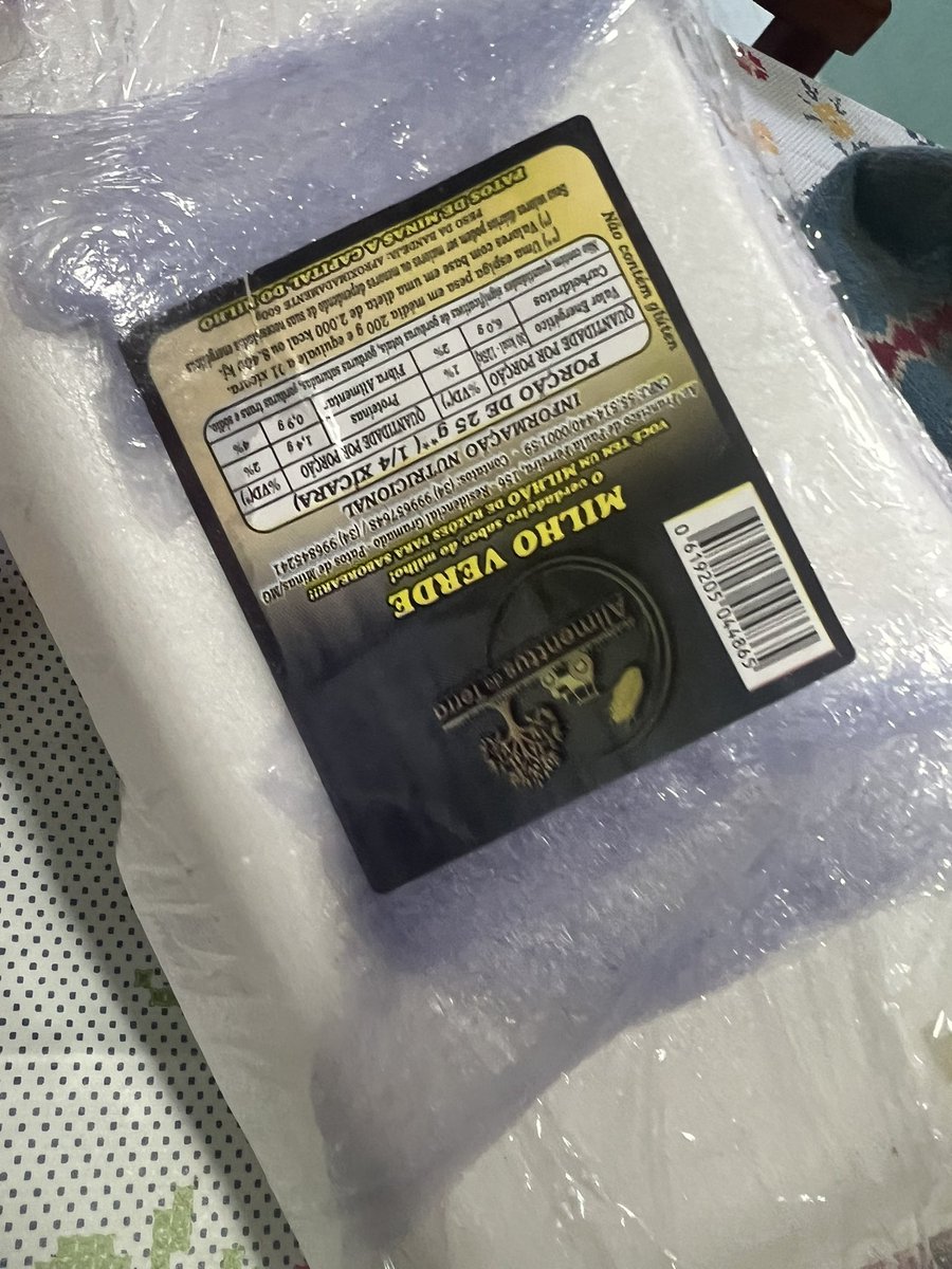 vanessagiladv's tweet photo. Aí você compra no mercado pelo iFood, o produto chega nessas condições , presunto vencendo amanhã , milho estragado , reporta ao app, e eles coadunam com esse tipo de palhaçada ! @iFood  que vergonha ! https://t.co/4wBYjCFkv5