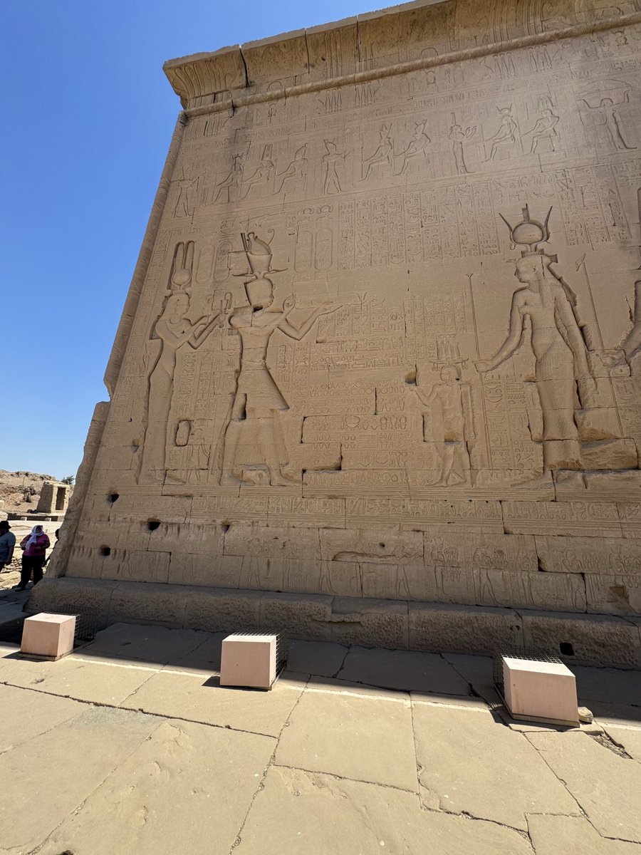 fadunba's tweet photo. Cleopatra VII (Cleopatra the Great) and her son Caesarion at the Temple of Hathor in Dendera! https://t.co/Yr7WFBWogV