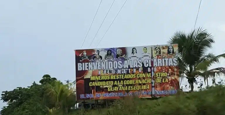 _Provea's tweet photo. Las Claritas sigue atrapada entre el miedo y la opacidad tras la caída de ‘Niño Guerrero’.

Una semana después del operativo militar al sureste del estado Bolívar, las vidas de sus habitantes transcurren entre una “tranquilidad” disfrazada de incertidumbre por lo que pasó, lo que pasa y lo que está por pasar.

Entre las consecuencias que se advierten de estos operativos sin un plan claro sobre el control de la minería ilegal en el sur de Bolívar, preocupan los desplazamientos de mineros y de la población en general a municipios aledaños https://t.co/TiP0BPtNy3