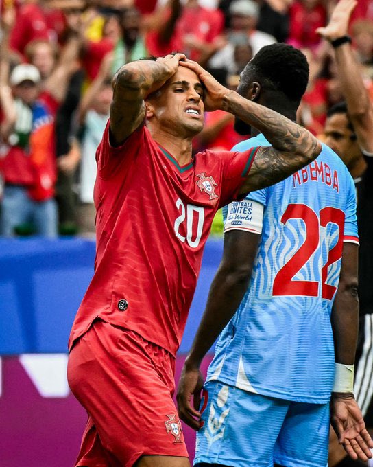 Ubiniboi's tweet photo. DR Congo secured a historic result against Portugal, earning their FIRST-EVER World Cup point. What a game of football for DR Congo. 

Ronald must be disappointed.

#FifaWorldCupxLISA "Wan Bissaka" #PORDRC "At 41" https://t.co/zqWdFvEgHs