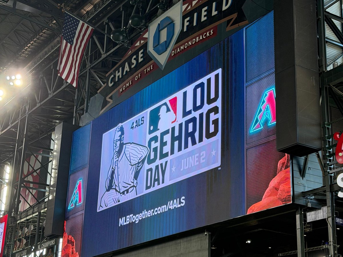 BarrowNeuro's tweet photo. #BarrowNeurologicalInstitute &amp; @dignityhealthaz were proud to join the @dbacks for another #LouGehrigDay at @chasefield to honor the late baseball player &amp; the #ALS community. Learn more about ALS &amp; our Gregory W. Fulton ALS &amp; Neuromuscular Disease Center: https://t.co/hzoeMgccci https://t.co/PrixuqpJTe