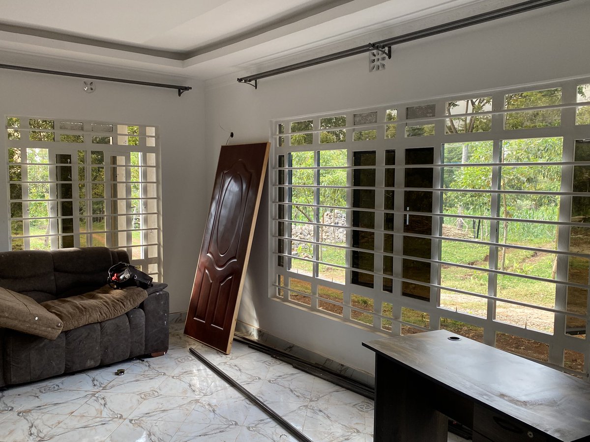 MaurineNdindin's tweet photo. When I say natural light in plenty,this is what I mean😌. Curtains nikama nitashona vitenge sasa😩😩@ignyharaz2 https://t.co/RhfsdKobNk