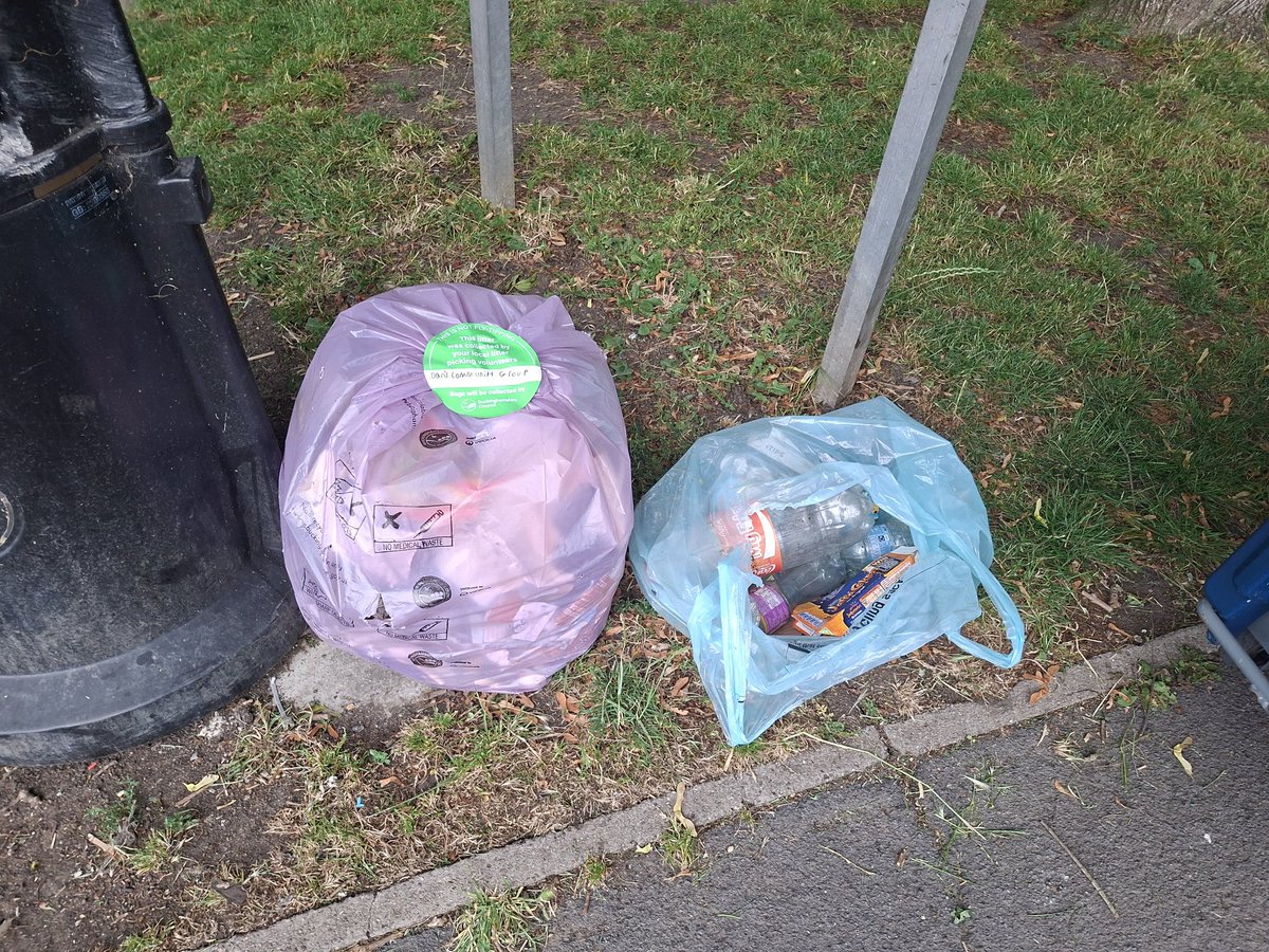 Dans_c_Group's tweet photo. This weeks mid week litter pick was just Dan unfortunately with a bag of rubbish collected and a few bits of recycling. 

Quite a bit along Wendover Road and not much at all on Elm Farm. https://t.co/gnFkftaEkB