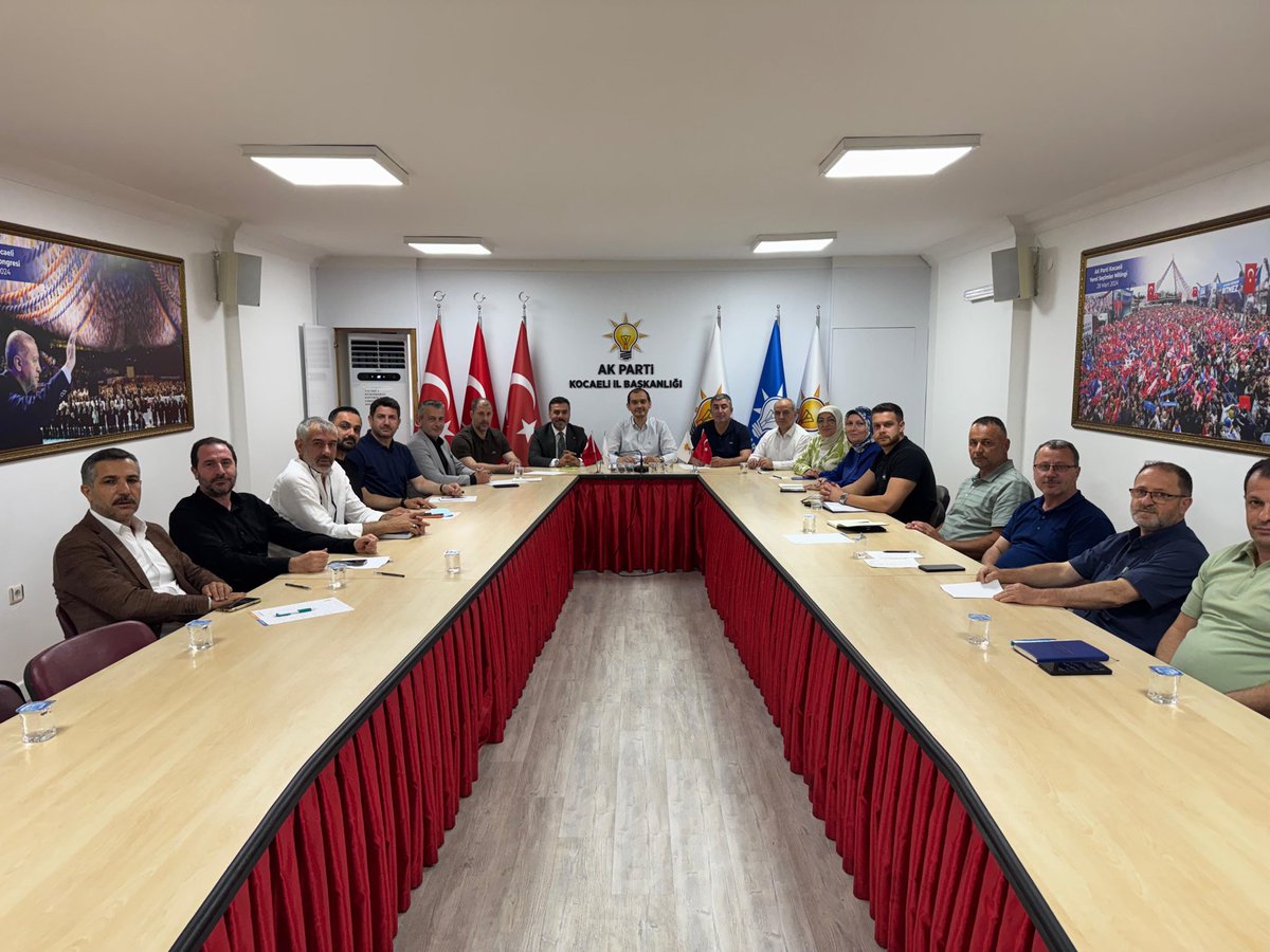 avaliguney's tweet photo. İl Teşkilat Komisyonu üyelerimizin katılımıyla İl Teşkilat Komisyonu Toplantımızı gerçekleştirdik.

Toplantımızda, yaz döneminde hayata geçirmeyi planladığımız teşkilat çalışmalarımızı ve Mahalle Başkanları Kampımızı kapsamlı bir şekilde değerlendirdik. https://t.co/n0HLC7nl1X