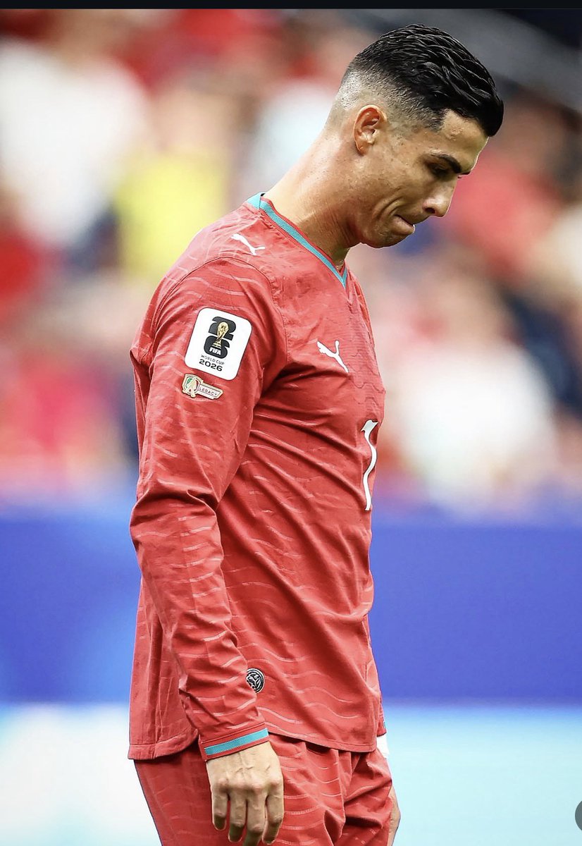 Andxion_'s tweet photo. Portugal 🇵🇹 team needs to do better, they clearly don’t wanna pass the ball to him. https://t.co/9t85LpIDff