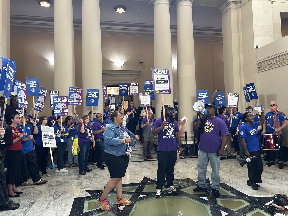 CaliforniaLabor's tweet photo. Oakland is a union town! We stand with the city workers of @IFPTE21 as they fight for a fair contract! https://t.co/Diwq7iFllu