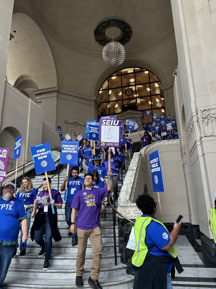 CaliforniaLabor's tweet photo. Oakland is a union town! We stand with the city workers of @IFPTE21 as they fight for a fair contract! https://t.co/Diwq7iFllu