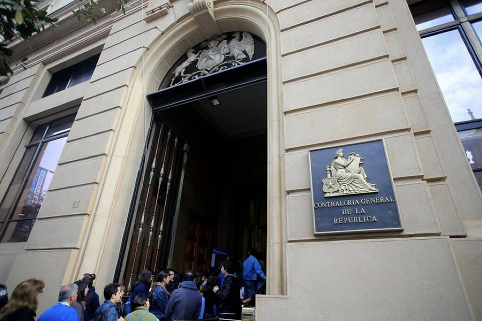 PRChile's tweet photo. 2️⃣ 🔍 El detonante: La acción parlamentaria se activó tras la denuncia penal por presunto tráfico de menores en vuelos de "reunificación familiar".
Un preinforme de @Contraloriacl reveló que el sistema operó con controles deficientes y que parte de los niños autorizados hoy se encuentran inubicables.
La entrada descontrolada de haitianos ya había sido denunciada en el Congreso por diversos parlamentarios.