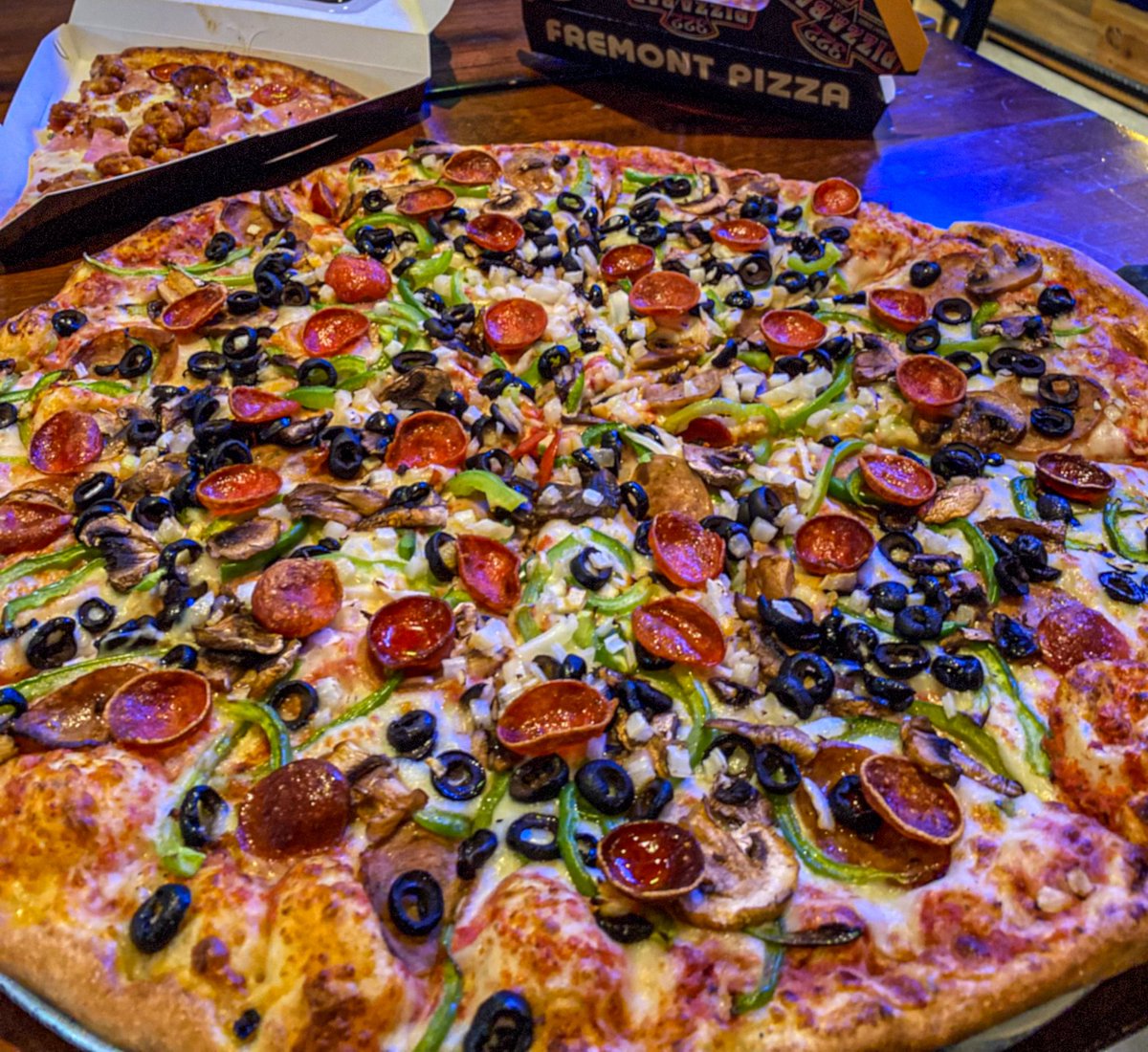 322pizzabar's tweet photo. Pizza? Check.
Veggies? Check.
A reason to treat yourself? Absolutely. 🍕🥦
Happy #NationalEatYourVegetablesDay!

FREE SHOT when you buy 4 of the same 👀

https://t.co/JSTz6C1eN3 

#322PizzaBar #PizzaLovers #FremontStreet https://t.co/X86VGduzLn