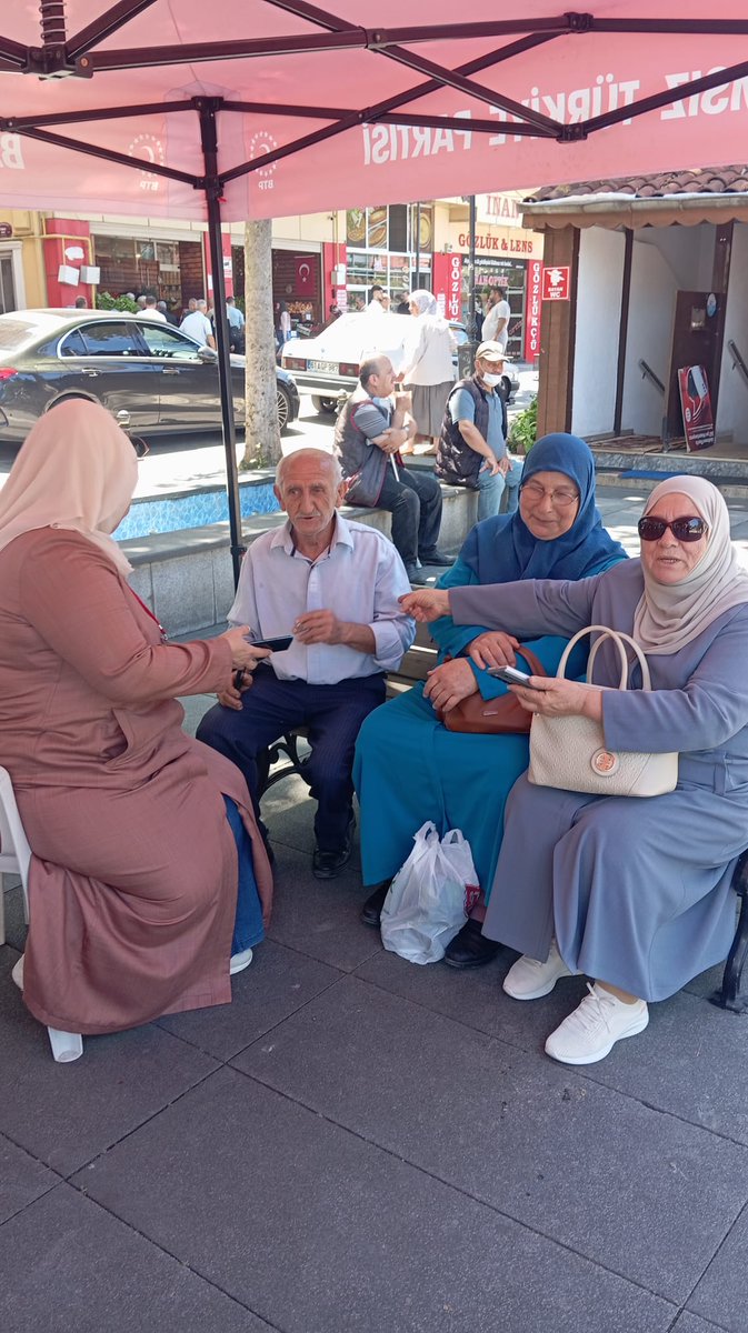 btpakcaabat's tweet photo. Bugün Akçaabat Atatürk Parkı'nda kadın kollarımızın düzenlediği stand çalışmamızı gerçekleştirdik. Katılım oldukça yüksekti. Hemşehrilerimize teşekkür ediyoruz. https://t.co/DEyR1ZQZBO