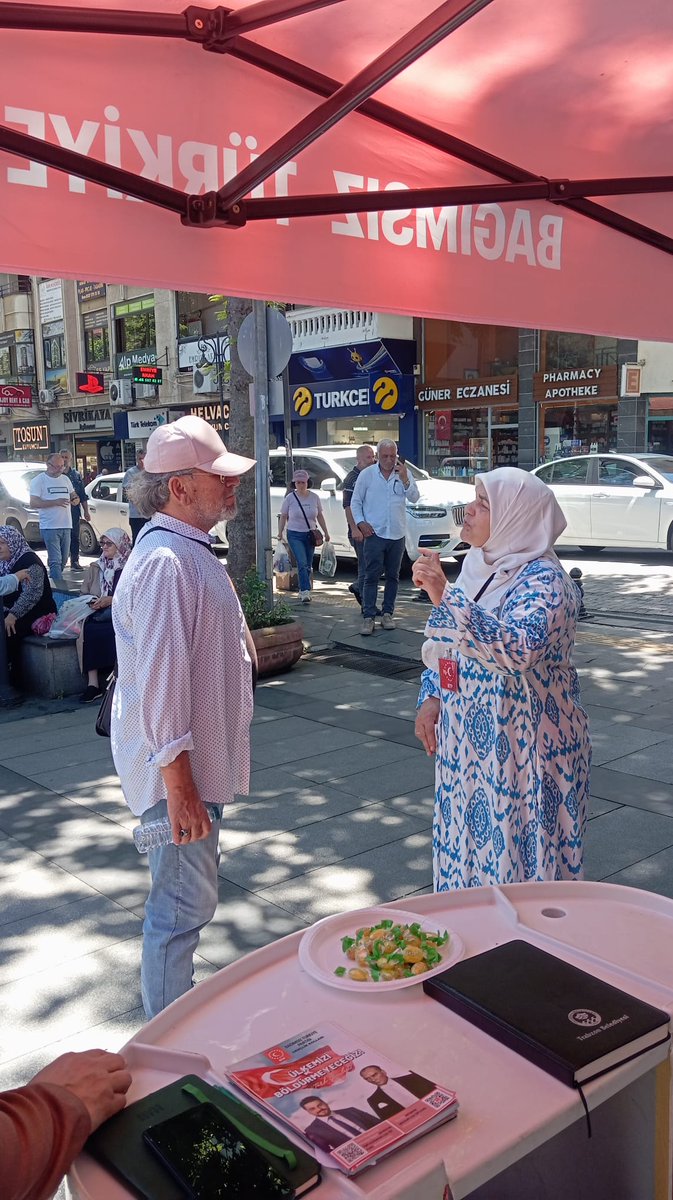 btpakcaabat's tweet photo. Bugün Akçaabat Atatürk Parkı'nda kadın kollarımızın düzenlediği stand çalışmamızı gerçekleştirdik. Katılım oldukça yüksekti. Hemşehrilerimize teşekkür ediyoruz. https://t.co/DEyR1ZQZBO